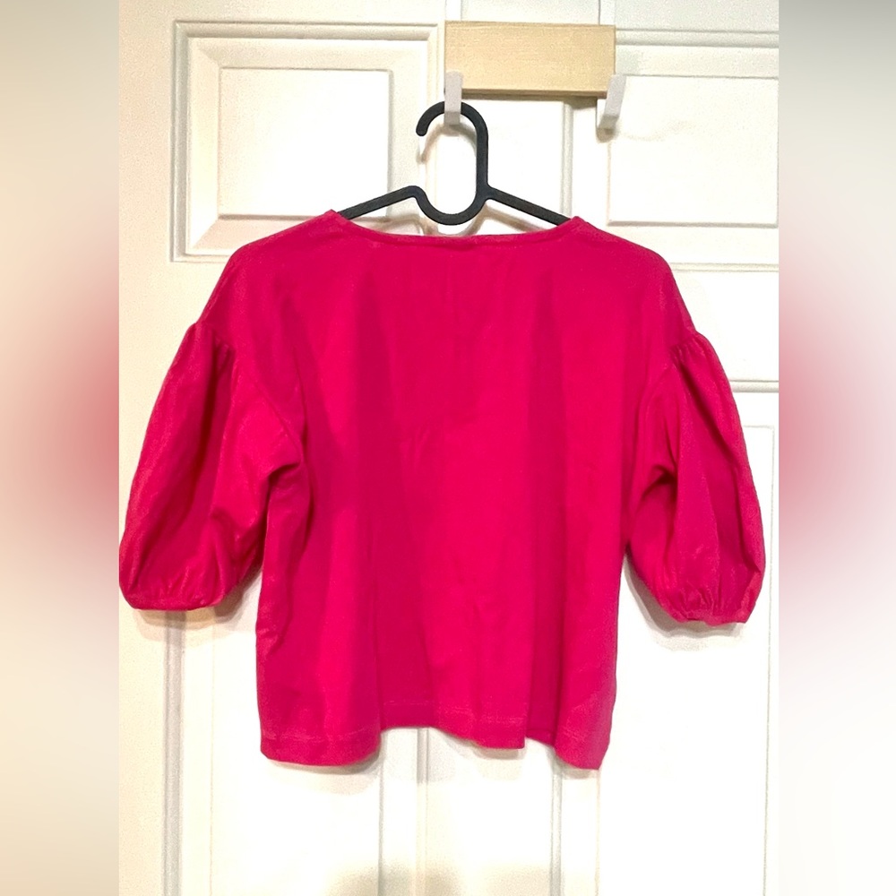 Uniqlo Puffed Sleeves Top